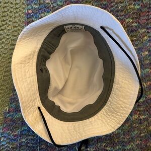 Adidas Victory Bucket Hat white